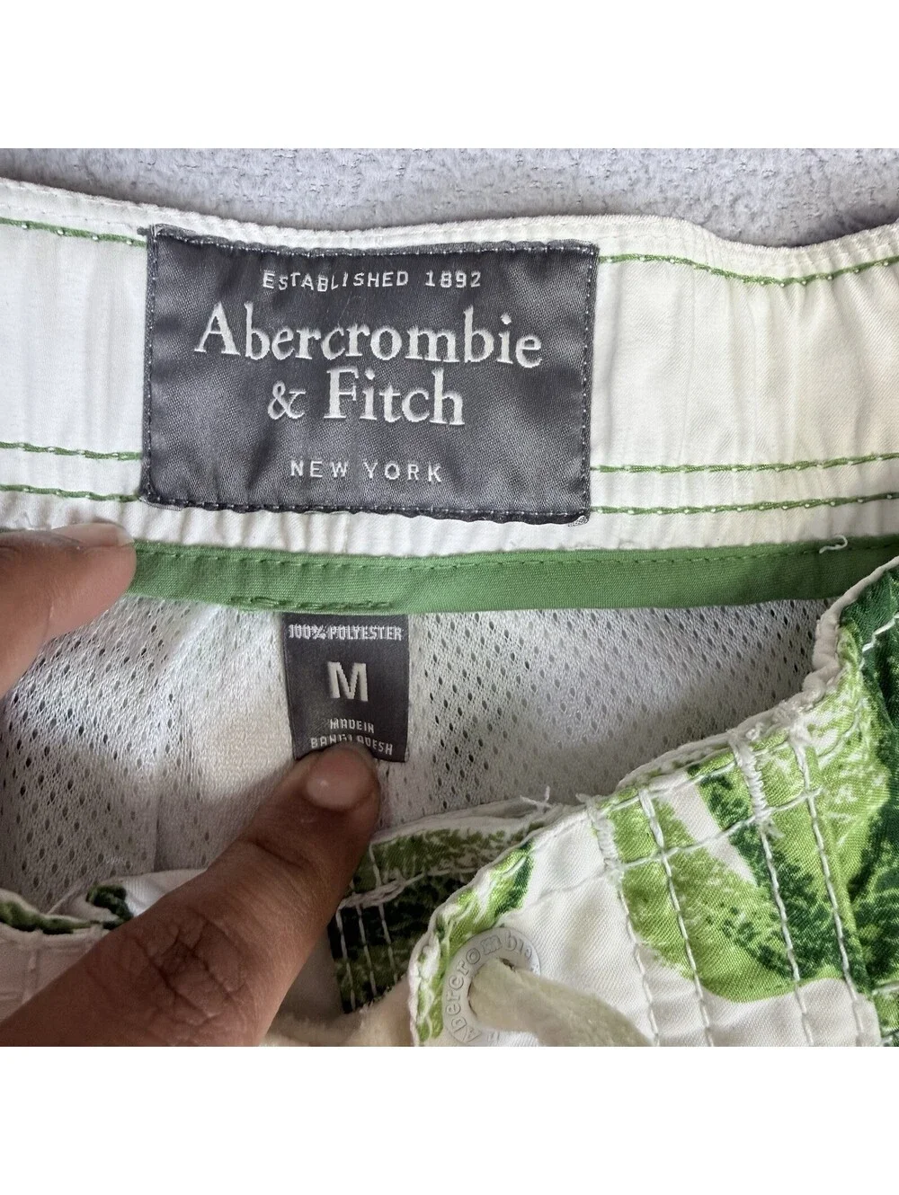 Vintage Y2K Abercrombie & Fitch Men Green & White Floral Cargo Swim Trunks Sz M